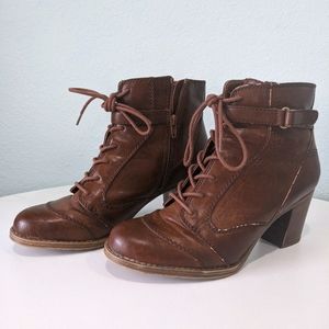 Tan boots with side sippers